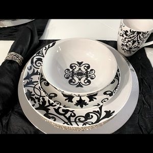 Rococo Black and White by 222 FIFTH (PTS)